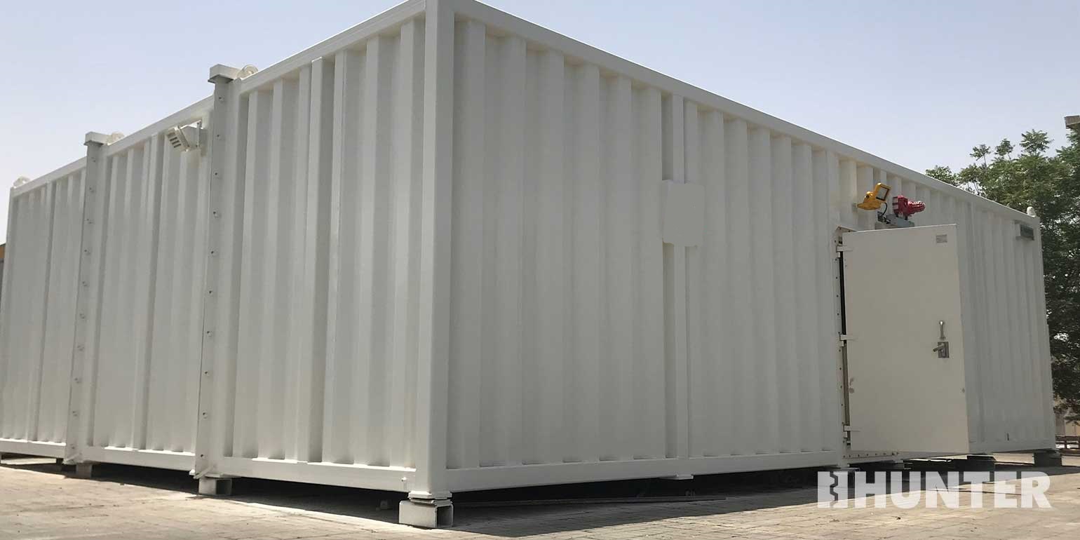blast-resistant module for LNG processing facility